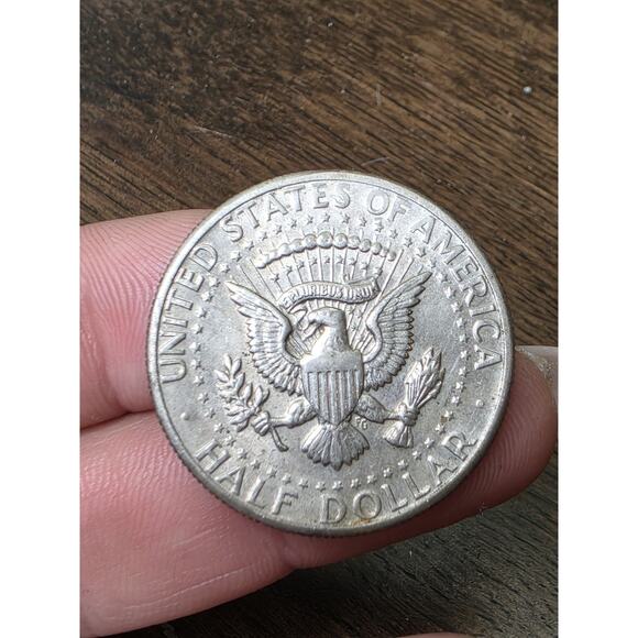 1971 D Kennedy Half Dollar Coin - circulated 2 - Picture 7 of 16